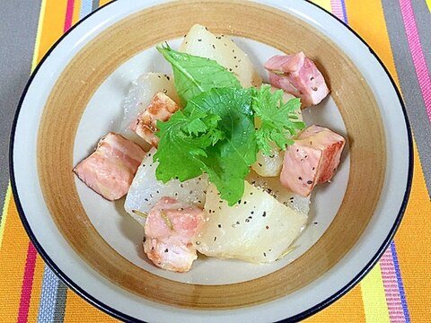 酸味爽やか♪風邪の予防にも！「大根のレモン煮」